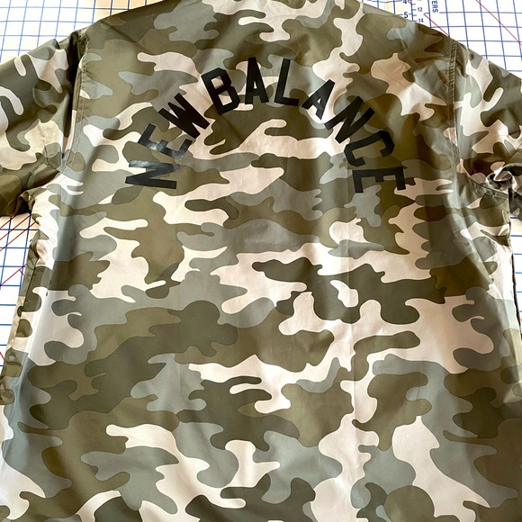🍻 NEW BALANCE Camo Coach Lined Jacket XL 🍻💚 - Picture 4 of 14